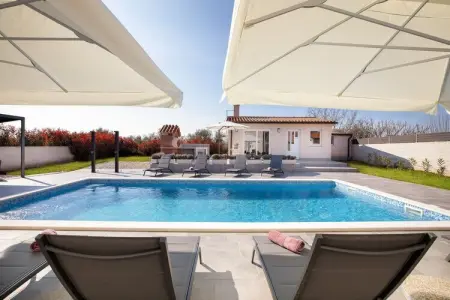 Villa Berg II - Pool, Game Room, Trampoline, Joli bungalow familial avec piscine privée - Photo 11