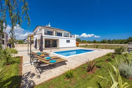 Enchanting Villa Bianca North with Pool and Jacuzz, Villa à Krnica avec piscine près plage roche - Photo 38