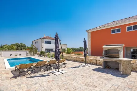 Enchanting Villa Magnolia West with Pool and Jacuz, Villa à Krnica avec piscine près plage - Photo 6