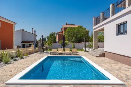 Enchanting Villa Magnolia West with Pool and Jacuz, Villa à Krnica avec piscine près plage - Photo 8