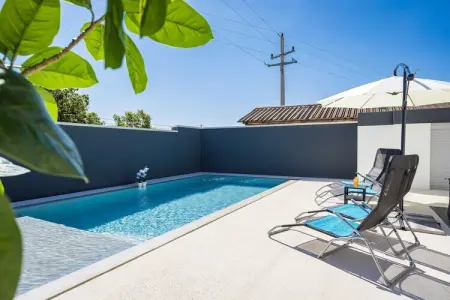 Villa Marsel (4+2) - Private Pool and Jacuzzi, Villa à Gajana avec piscine chauffée - Photo 7