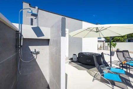 Villa Marsel (4+2) - Private Pool and Jacuzzi, Villa à Gajana avec piscine chauffée - Photo 31