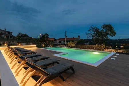 Villa de la Vie with Heated Swimming Pool, Appartement d'été relaxant à Drenje - Photo 11