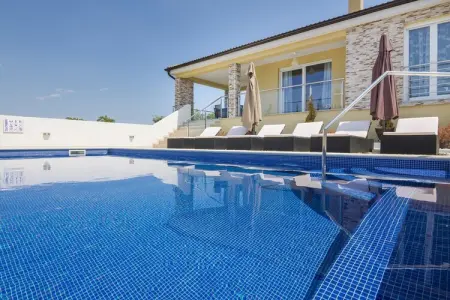 Villa Land with Private Pool, Spacieuse villa rurale avec piscine - Photo 13