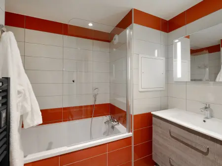 Appartement rénové près des pistes avec espace bien-être et parking - Photo 4