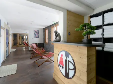 Appartement rénové près des pistes avec espace bien-être et parking - Photo 15