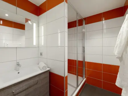 Appartement rénové 3 pièces, proche pistes, balcon, animaux admis - Photo 3