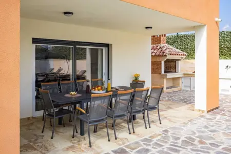 Villa Nur Amela with Pool, Jacuzzi, Darts, Villa de luxe à Pula avec piscine et jacuzzi - Photo 5