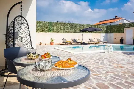 Villa Nur Amela with Pool, Jacuzzi, Darts, Villa de luxe à Pula avec piscine et jacuzzi - Photo 12