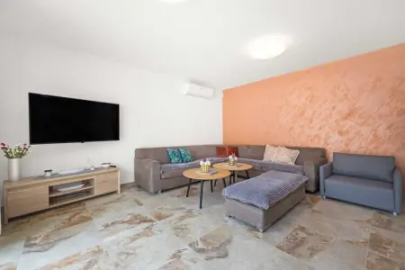 Villa Nur Amela with Pool, Jacuzzi, Darts, Villa de luxe à Pula avec piscine et jacuzzi - Photo 13