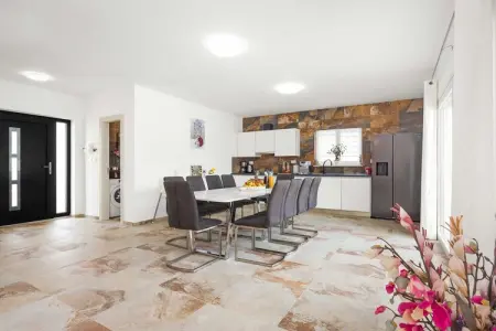 Villa Nur Amela with Pool, Jacuzzi, Darts, Villa de luxe à Pula avec piscine et jacuzzi - Photo 15