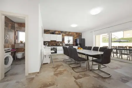 Villa Nur Amela with Pool, Jacuzzi, Darts, Villa de luxe à Pula avec piscine et jacuzzi - Photo 16