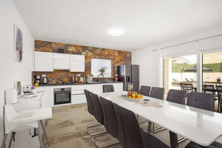 Villa Nur Amela with Pool, Jacuzzi, Darts, Villa de luxe à Pula avec piscine et jacuzzi - Photo 17