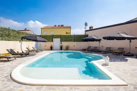 Villa Nur Amela with Pool, Jacuzzi, Darts, Villa de luxe à Pula avec piscine et jacuzzi - Photo 42