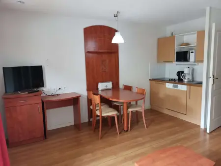 Charmant studio cabine pour 4 avec terrasse, piscine couverte, parking et salle de fitness à 400m des pistes - Photo 2