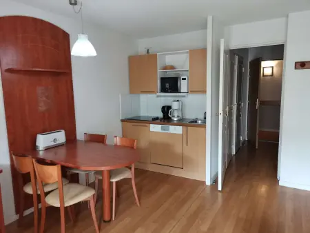Charmant studio cabine pour 4 avec terrasse, piscine couverte, parking et salle de fitness à 400m des pistes - Photo 3