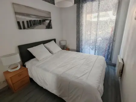 Appartement moderne 2 chambres, proche plage et parking privatif - Photo 8