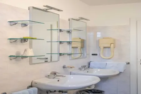 POSTA-35, Hôtel 3 Confort et Sérénité au cœur de Vintimille - Photo 4