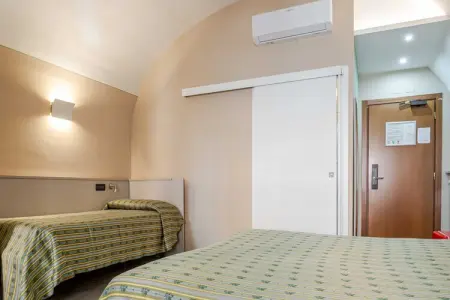 POSTA-34, Hôtel 3 Confort et Sérénité au cœur de Vintimille - Photo 2