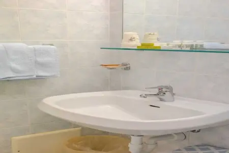 POSTA-14, Hôtel 3⭐Confort et sérénité au cœur de Vintimille - Photo 7