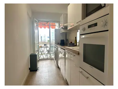 Appartement rénové à Juan les Pins avec parking - Photo 3