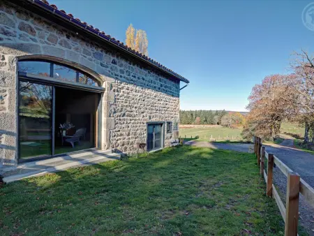 Gîte charme 12/14 pers avec piscine et jeux à Saint-Priest-la-Prugne - Photo 1