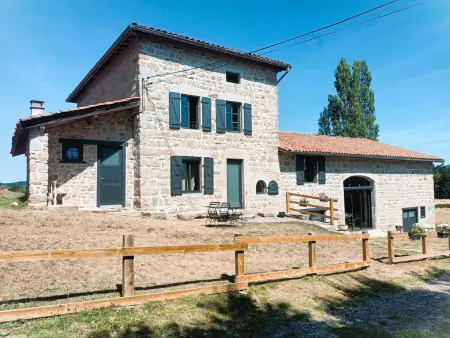 Gîte charme 12/14 pers avec piscine et jeux à Saint-Priest-la-Prugne - Photo 2