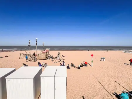 Appartment with beach cabine and parking, Appartement 4 personnes à De Haan - Photo 1