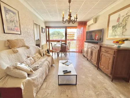 Appartement 3 pièces à Fréjus avec piscine partagée, près du centre - Photo 3
