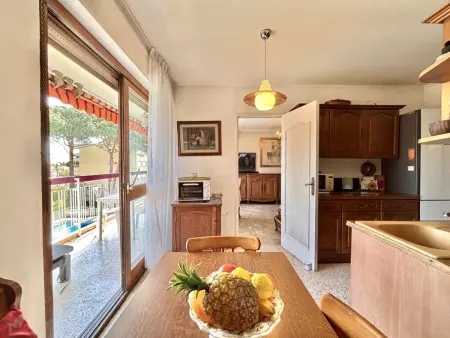Appartement 3 pièces à Fréjus avec piscine partagée, près du centre - Photo 4
