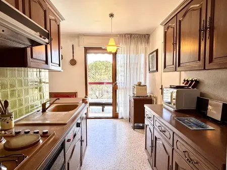 Appartement 3 pièces à Fréjus avec piscine partagée, près du centre - Photo 6