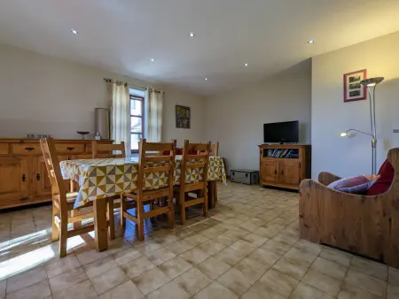 Gîte restauré avec grand terrain clos, salle de jeux, proche du Puy en Velay et Chavaniac-Lafayette - Photo 1