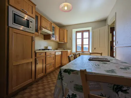 Gîte restauré avec grand terrain clos, salle de jeux, proche du Puy en Velay et Chavaniac-Lafayette - Photo 3