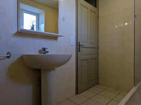 Gîte restauré avec grand terrain clos, salle de jeux, proche du Puy en Velay et Chavaniac-Lafayette - Photo 6