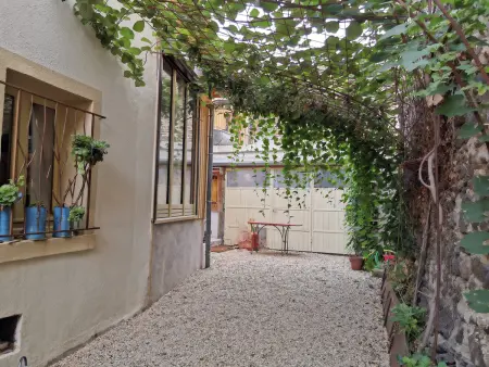 Maison cosy avec cour privative au cœur de l'Auvergne - Photo 4
