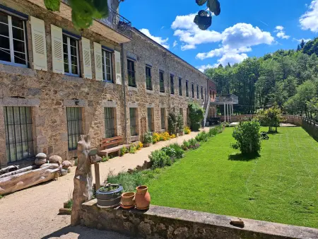 Grand gîte rénové, billard, baby-foot, vue sur rivière, terrasse, activités diverses - Photo 2