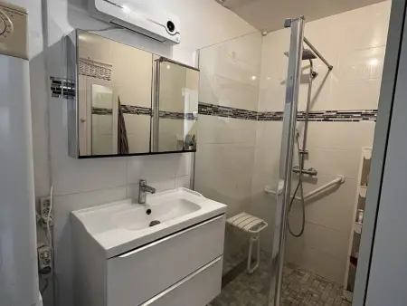 Maison moderne avec cour privée et parking sécurisé - Photo 3