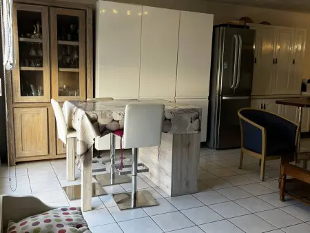 Maison moderne avec cour privée et parking sécurisé - Photo 8