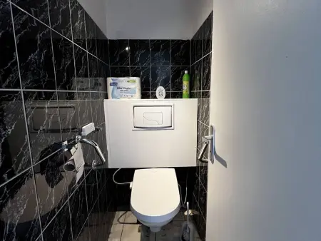 Maison moderne avec cour privée et parking sécurisé - Photo 10