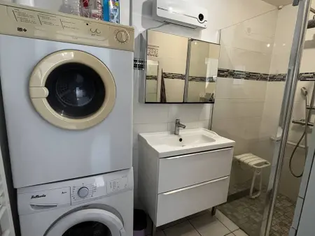 Maison moderne avec cour privée et parking sécurisé - Photo 13