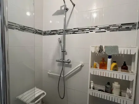 Maison moderne avec cour privée et parking sécurisé - Photo 22