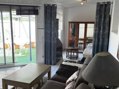 Maison moderne avec cour privée et parking sécurisé - Photo 24