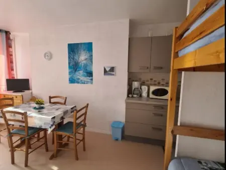 Studio avec loggia à Super Besse, proche des pistes - Photo 2