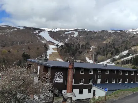 Appartement au Cœur de Super Besse avec Balcon et Parking - Photo 16