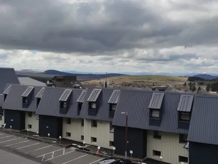 Appartement au Cœur de Super Besse avec Balcon et Parking - Photo 19