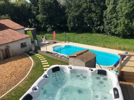 Charmante maison avec piscine à Chalandray, 25 m² - Photo 1
