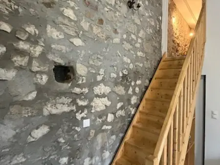 Chaleureuse maisonnette au cœur de Ruoms avec terrasse et parking - Photo 3