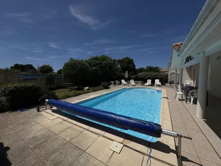 Élégante villa moderne à deux pas de la plage - Photo 23