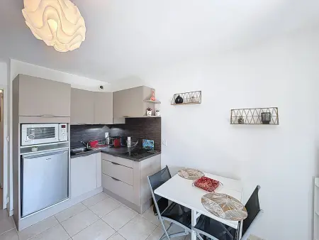 Joli studio avec terrasse et parking proche plage - Photo 7