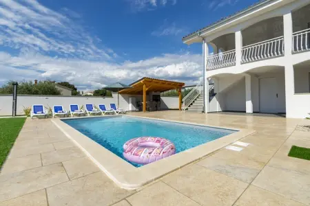 Villa Susanne with Private Pool, Villa relaxante près de Porec avec piscine - Photo 5